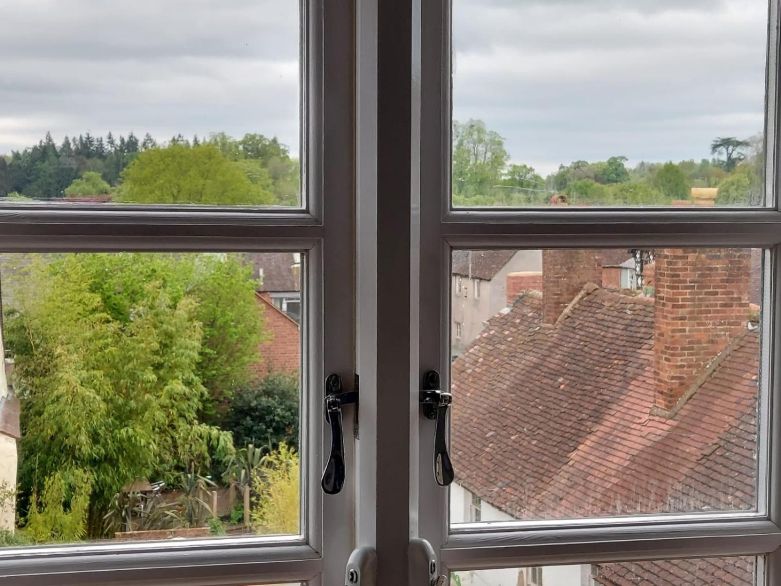 Ludlow Town Centre Apartments ภายนอก รูปภาพ