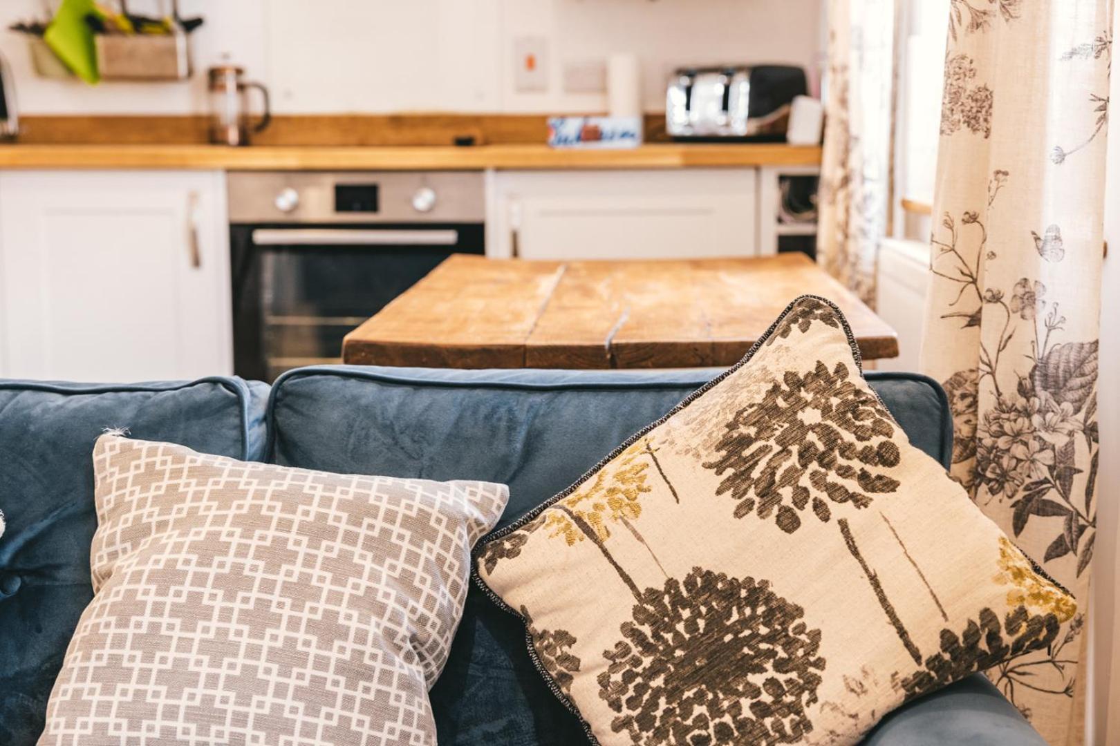Ludlow Town Centre Apartments ภายนอก รูปภาพ